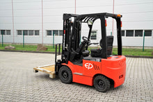 Carica l'immagine nel visualizzatore della galleria, Carrello elevatore con portata di 1.800 kg a noleggio in Alto Adige