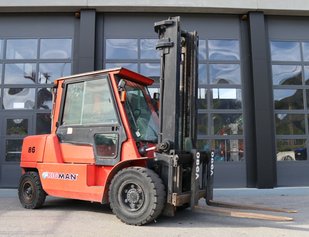 Noleggio di un carello elevatore con portata di 5000 kg in Alto Adige da BIGMAN